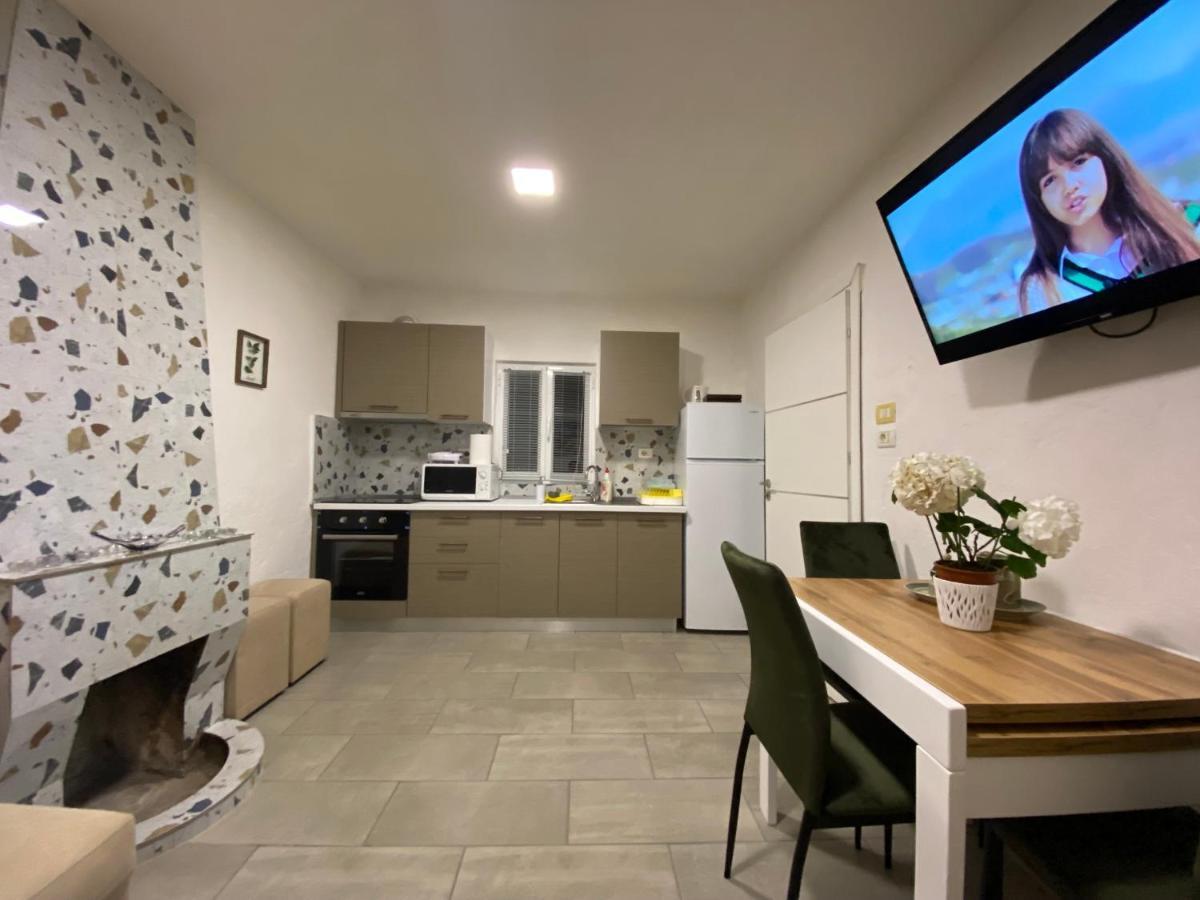 Maison Bellevue - 2 Bdrm Villa In Borsh Beach Экстерьер фото