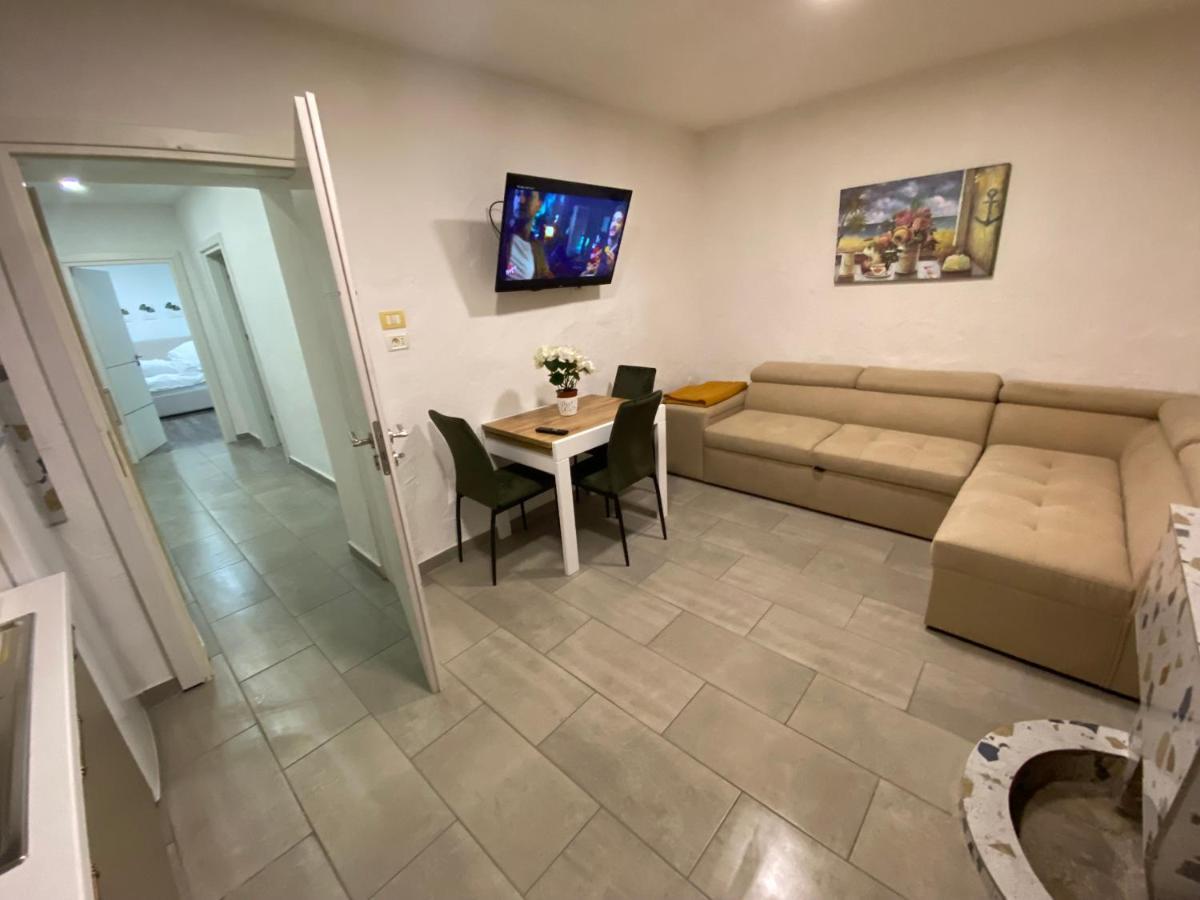 Maison Bellevue - 2 Bdrm Villa In Borsh Beach Экстерьер фото