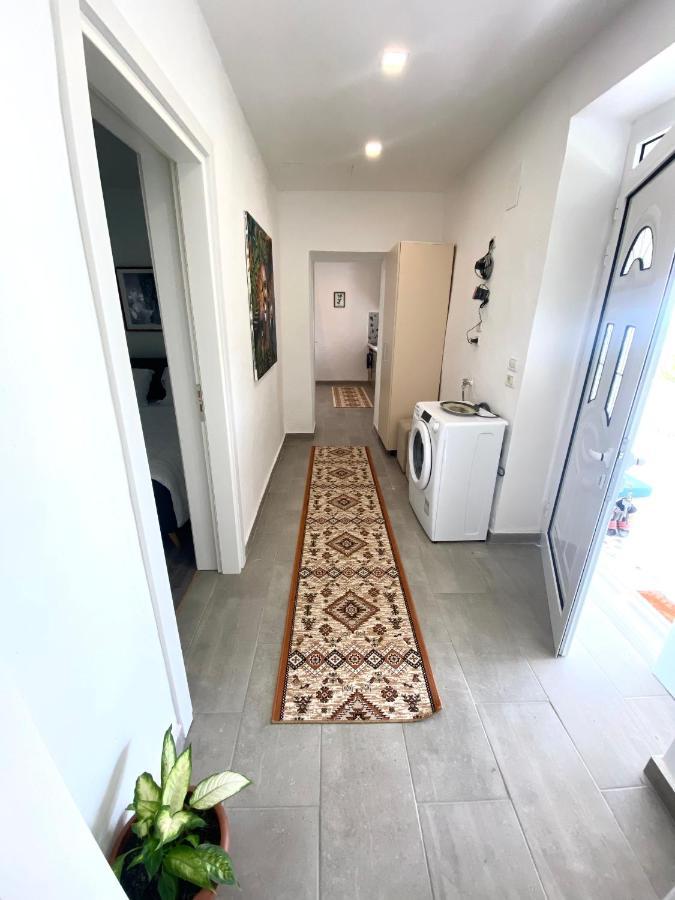 Maison Bellevue - 2 Bdrm Villa In Borsh Beach Экстерьер фото